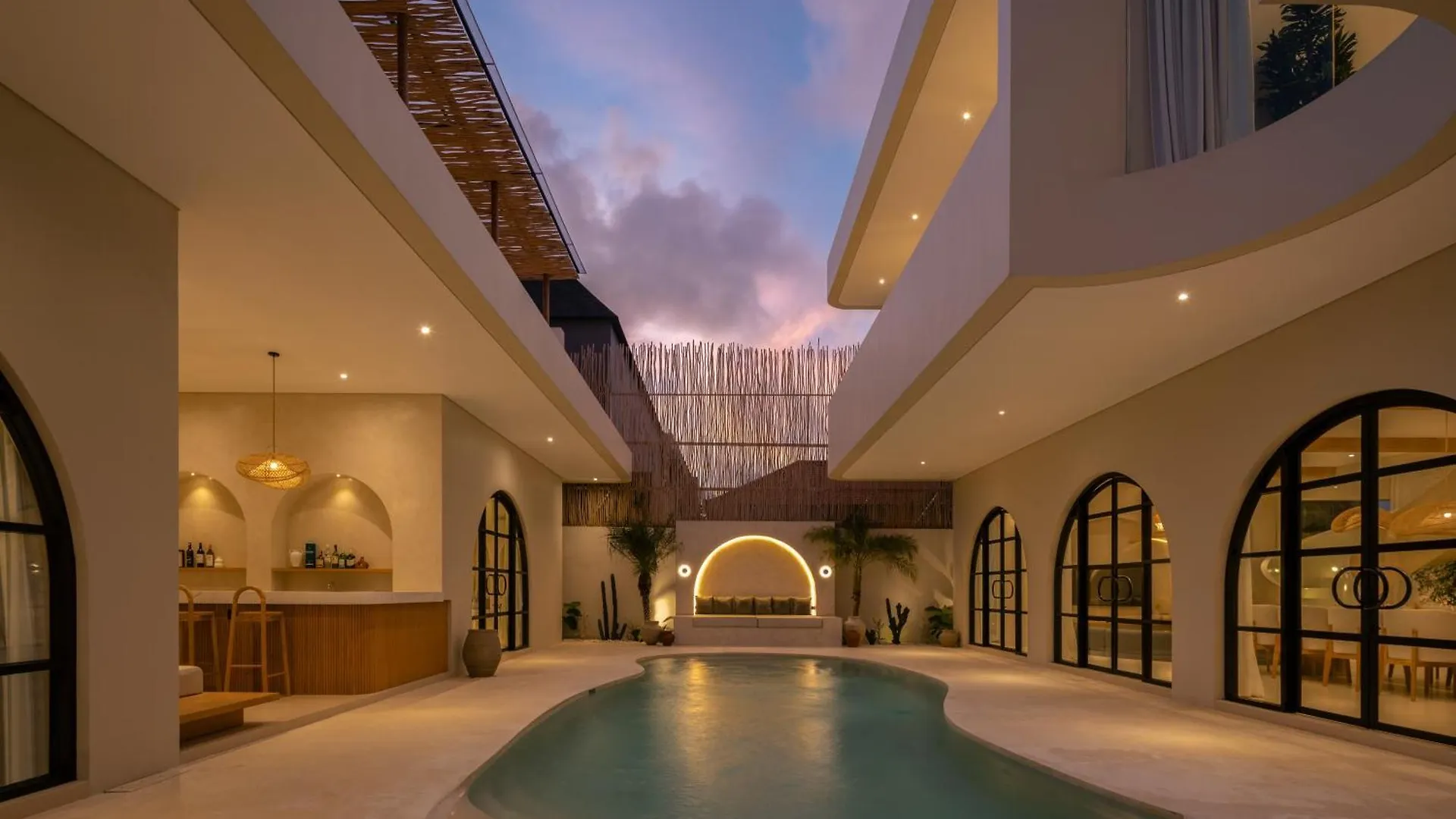 Brand New Exquisite Luxury 5 Bedroom Villa Umalas Kerobokan 0*,  Indonésie